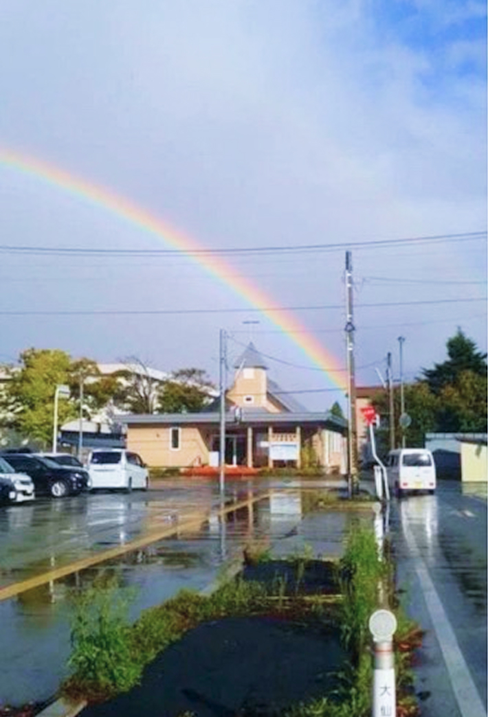 教会にかかる虹